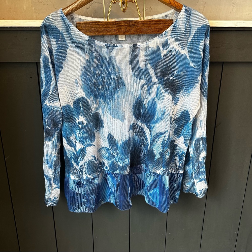 Chico's Brenda Floral Top Blue Flowy Size 1‎